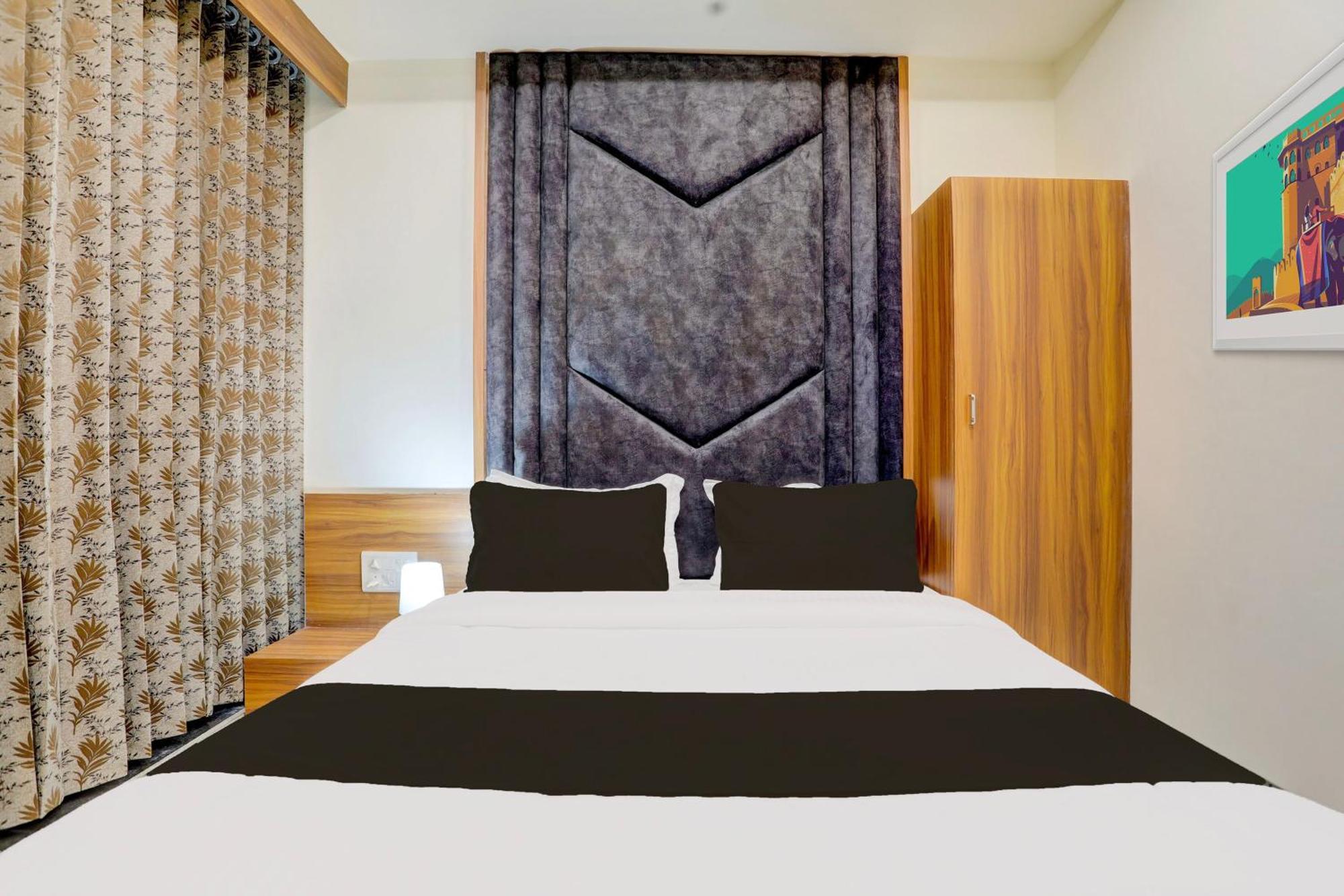 Hotel O Sun Light Ахмедабад Екстериор снимка