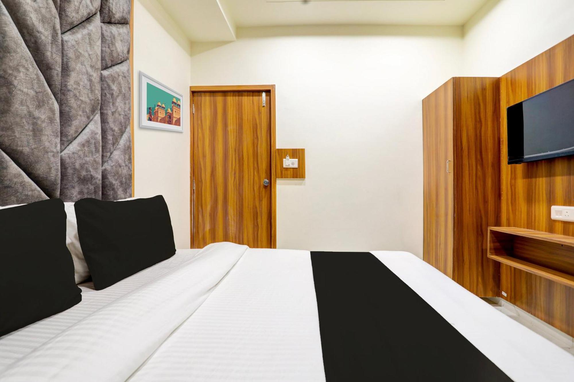 Hotel O Sun Light Ахмедабад Екстериор снимка