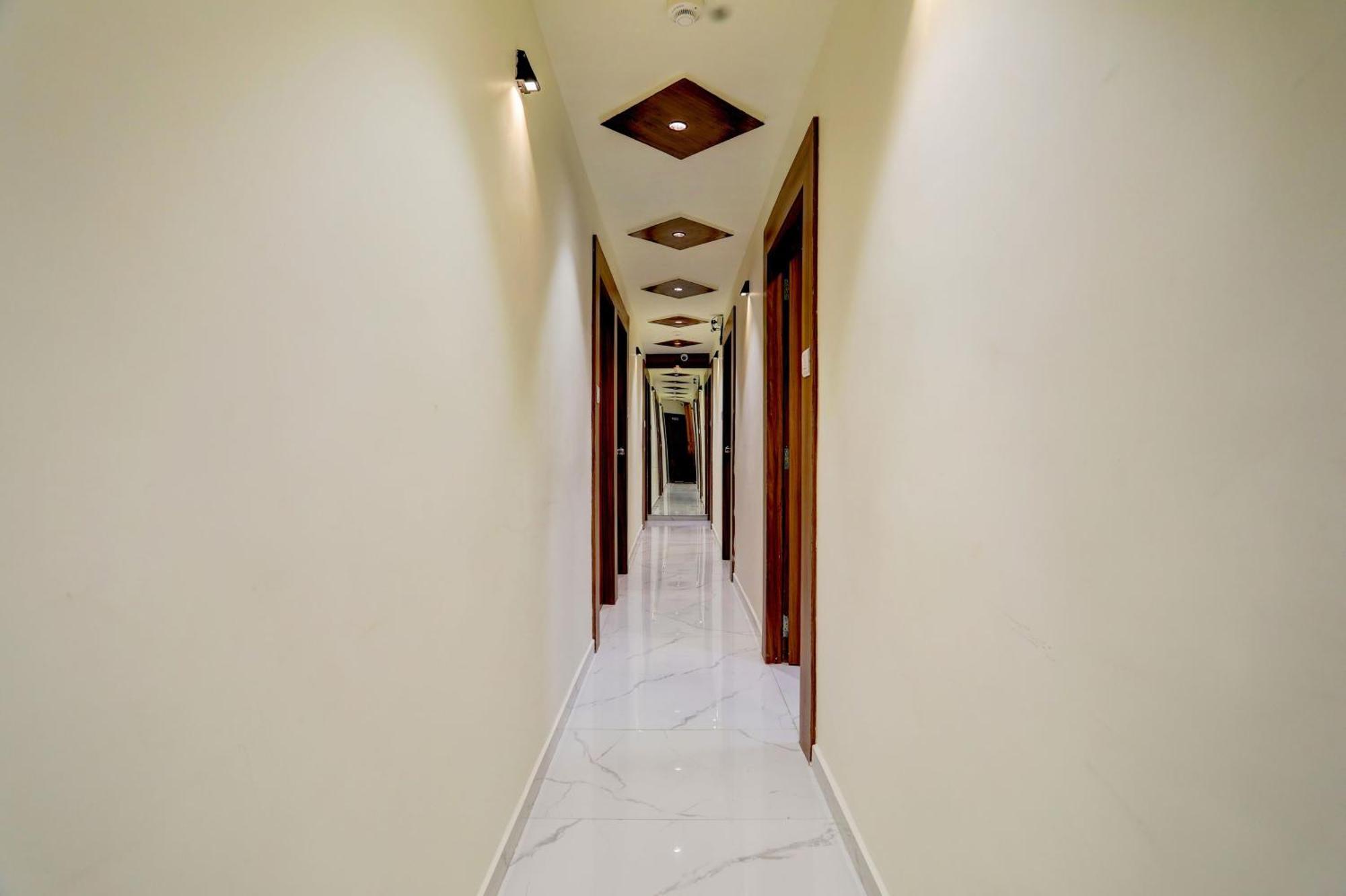 Hotel O Sun Light Ахмедабад Екстериор снимка