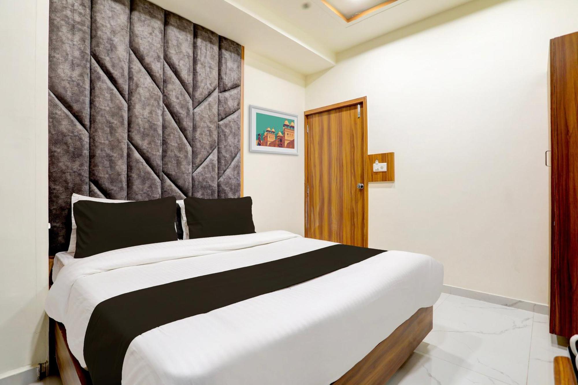 Hotel O Sun Light Ахмедабад Екстериор снимка