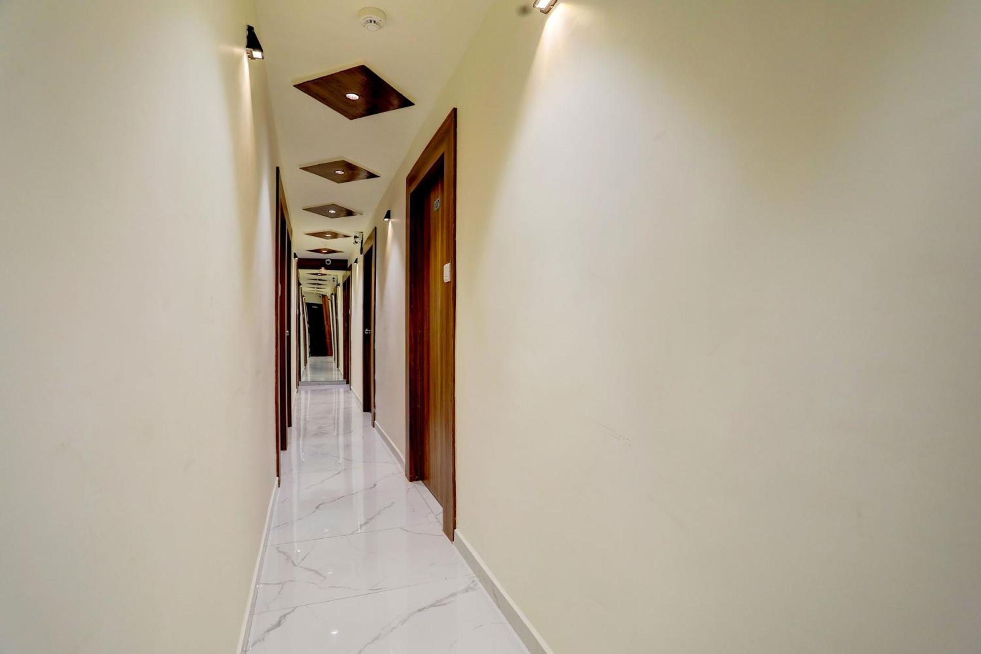 Hotel O Sun Light Ахмедабад Екстериор снимка