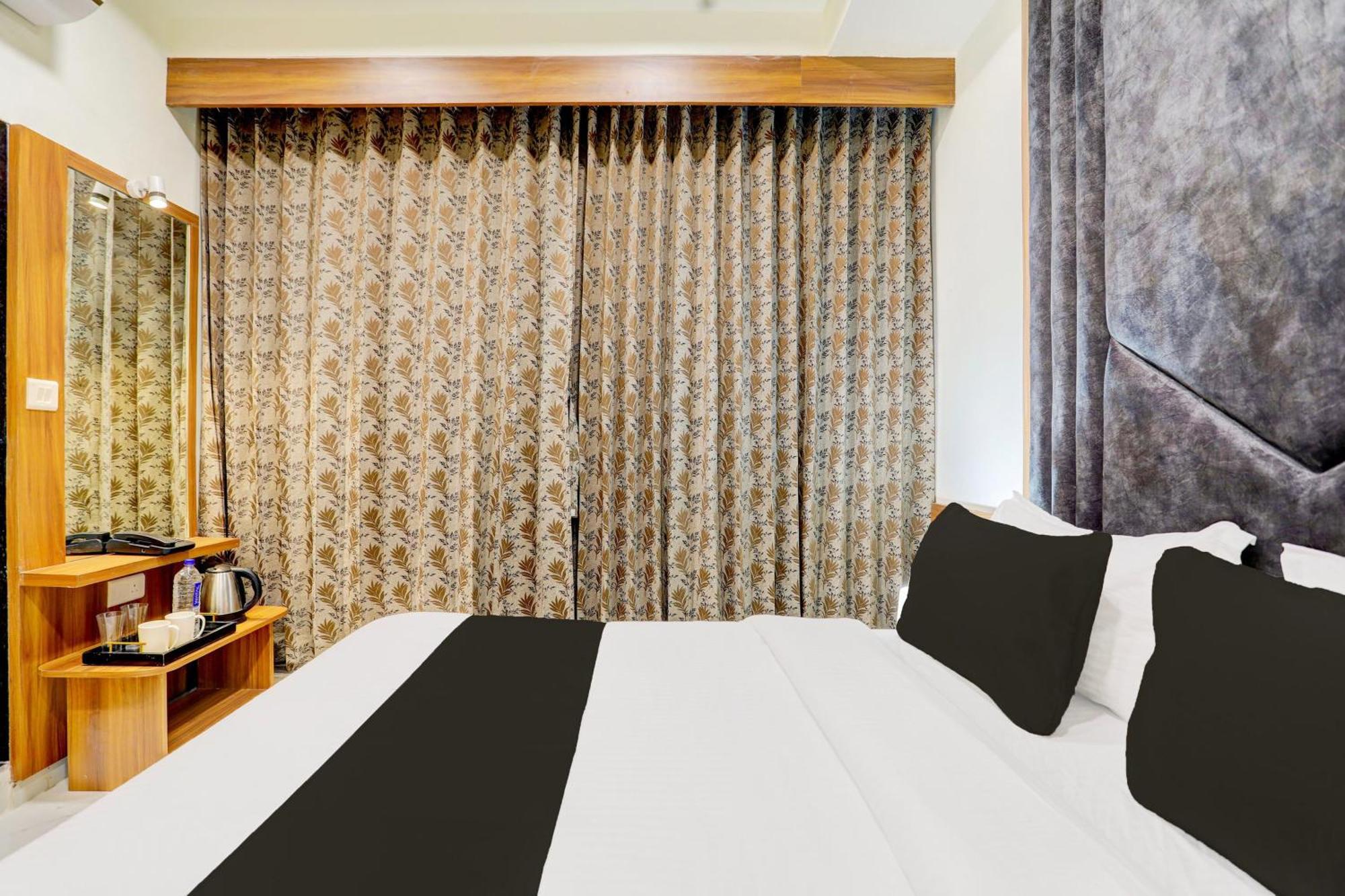 Hotel O Sun Light Ахмедабад Екстериор снимка
