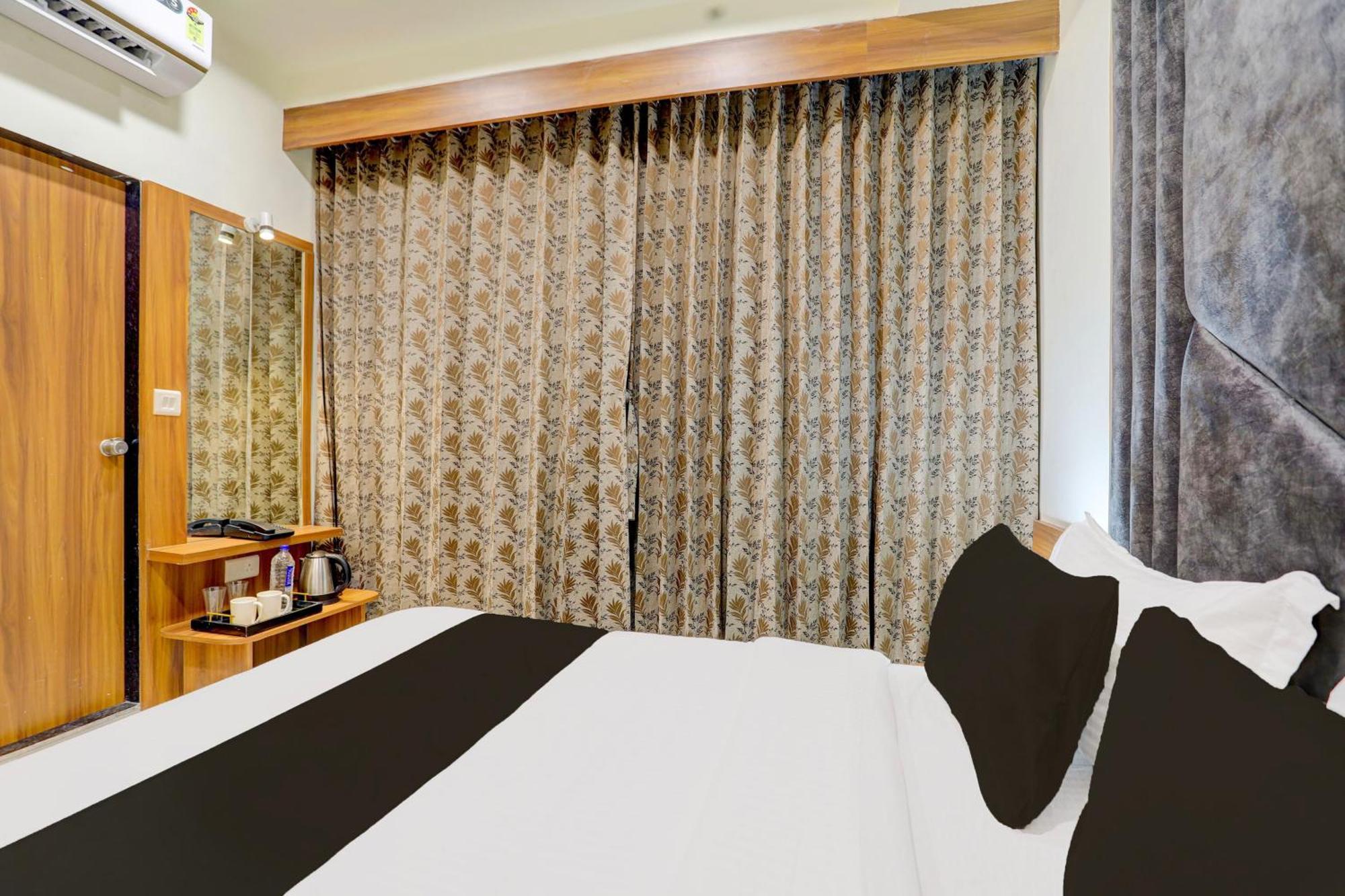Hotel O Sun Light Ахмедабад Екстериор снимка
